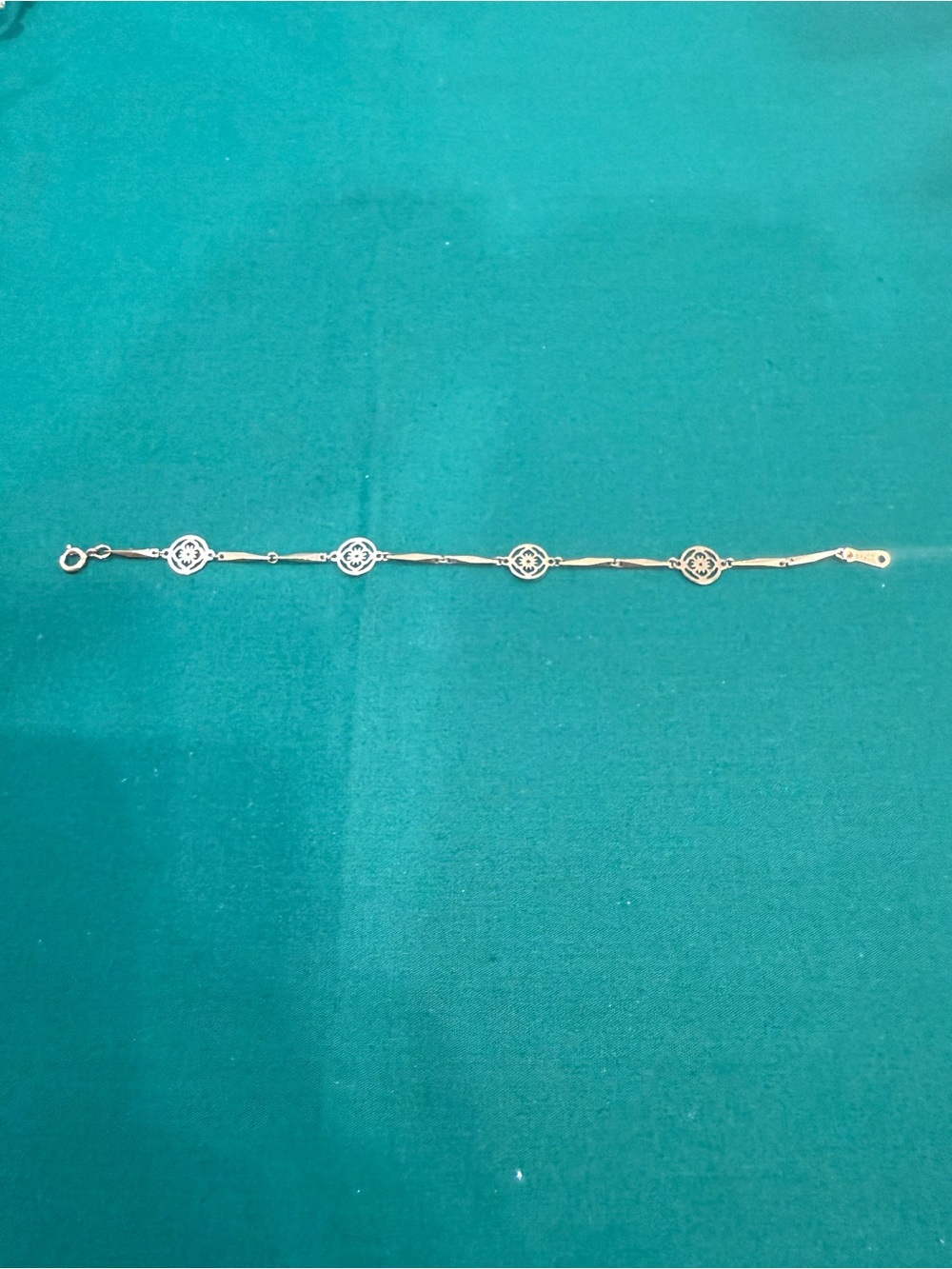 Avon Gold Tone Floral Medallion Bracelet 69D